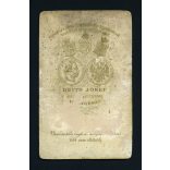 Deits műterem, Gyöngyös, házaspár, elegáns hölgy ernyővel,  férfi bajusszal, 1880-as évek, Eredeti CDV, vizitkártya fotó, hátoldala kopott.   