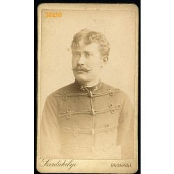   Szerdahelyi műterem, Budapest, magyar katona egyenruhában, bajusz,  1880-as évek, Eredeti CDV, vizitkártya.  