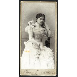   F. Ferenczy műterem, Székelyudvarhely, Erdély, elegáns hölgy portréja, kesztyű, boa, ékszer, 1880-as évek, Eredeti kabinetfotó.   