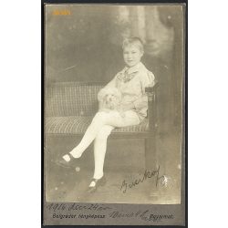   Belgráder műterem, Balassagyarmat,   kislány kiskutyával, 'Bucika' portréja, 1916, 1910-es évek,Eredeti kabinetfotó.  