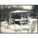 Magyar katonák borozgatnak, Jung Trantenan, egyenruha, 1. világháború, 1916., 1910-es évek, Eredeti fotó, papírkép.  