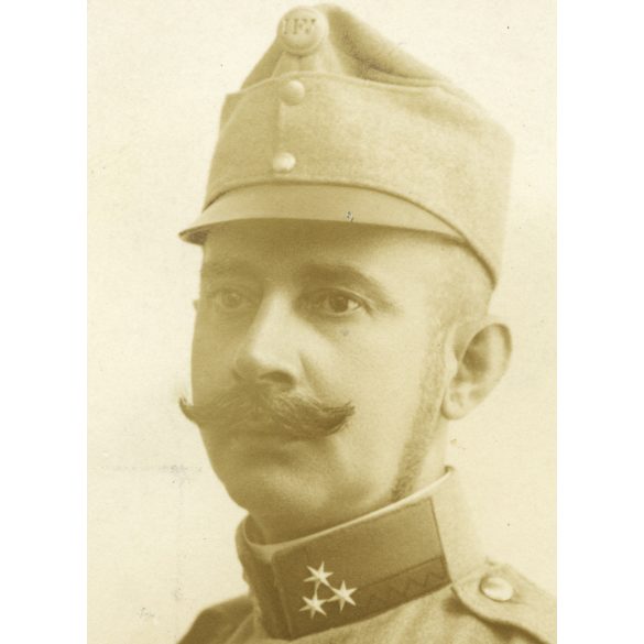 Magyar katona, Barcza Barna a debreceni cs. és kir. 39. gyalogezred őrmestere, egyenruha, bajusz, 1. világháború, Debrecen, 1916, 1910-es évek, Eredeti szignózott fotó, papírkép.  