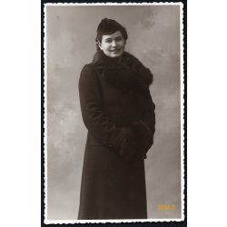   Szabó műterem, Máramarossziget, Erdély,  elegáns hölgy télikabátban, portré, 1930-as évek, Eredeti fotó, papírkép.   