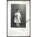 Friss Lenke műterme, Szatmár, Erdély, kislány 'Katinka' játékkal, Eredeti fotó, papírkép.  
