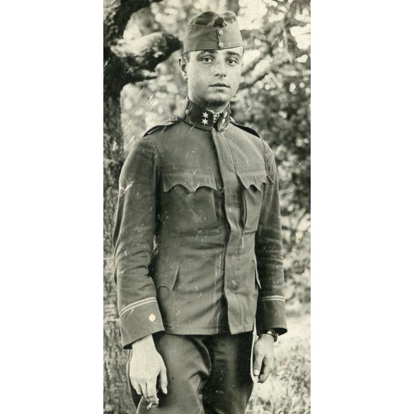 Katona egyenruhában, cigarettával,  'Divisions Munitions Park Nr. 31 Park Kommando', 1. világháború, 1910-es évek, Eredeti fotó, papírkép, hátoldalán katonai pecsét a jelzett felirattal.  