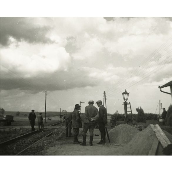 Vasútállomás Méra, Felsőméra, munkások, vasút, közlekedés, 1930-as évek. Eredeti fotó, papírkép.  