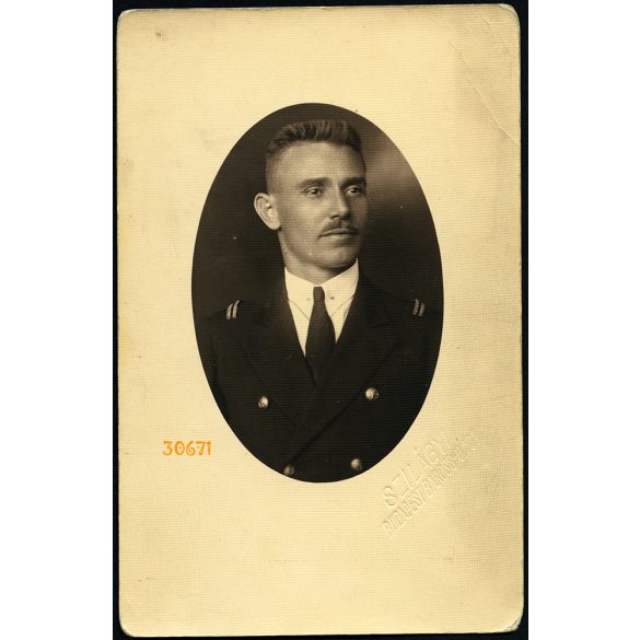 Szilágyi műterem, Budapest, bajuszos férfi hajós (?) egyenruhában, 1927, 1920-as évek. Eredeti fotó, papírkép. 