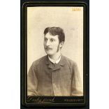 Dunky fivérek műterem, Kolozsvár, Erdély, elegáns férfi bajusszal, 1890-es évek, Eredeti CDV, vizitkártya fotó gyönyörű hátlappal. 