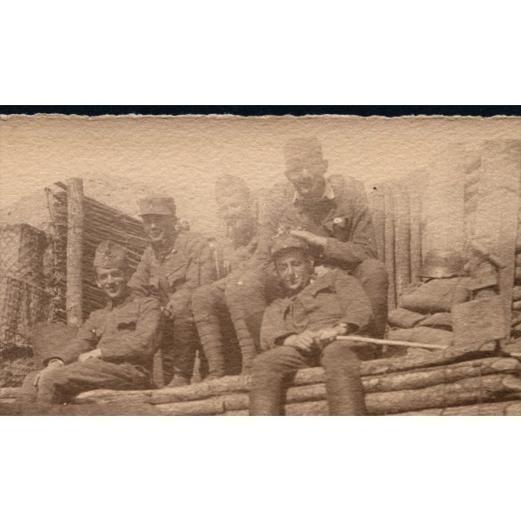 Magyar katonák lövészárokban, egyenruha, 1. világháború, 1910-es évek, Eredeti fotó, papírkép.  