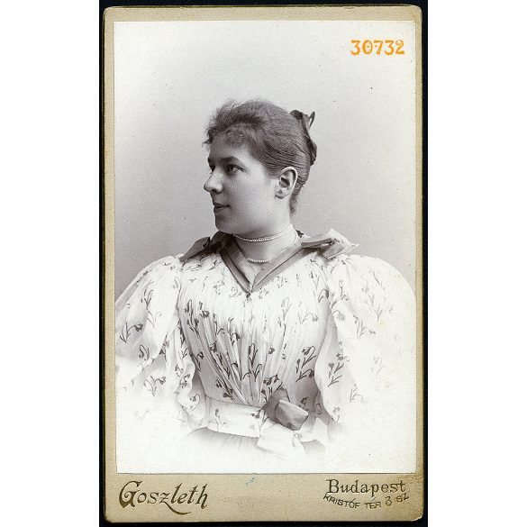 Goszleth műterem, Budapest, elegáns karcsú nő portréja, nyaklánc, ékszer, 1895, 1890-es évek, Eredeti CDV, vizitkártya fotó. 