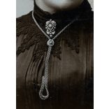 Ferencz és Társa műterem, Kolozsvár, Erdély,  elegáns karcsú nő gyönyörű ruhában, nyaklánc, ékszer, portré, 1880-as évek, Eredeti CDV, vizitkártya fotó.  