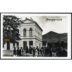   Nők és férfiak népviseletben, Borgóprund, Erdély, Beszterce-Naszód vármegye, település, falu, szálloda, helytörténet, 1910-es évek, Eredeti fotó, papírkép.   