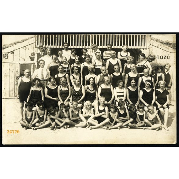 Kurzweil Frigyes fotográfus, Balatonfüred, fürdőzők csoportja, Balaton, fürdőruha, fürdőélet, nyaralás, 1920-as évek, Eredeti fotó, papírkép. 