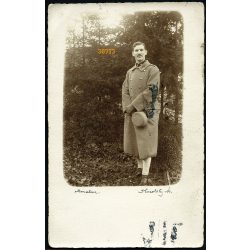   Kazetzky M. amatőr szignózott fotója, magyar katona egyenruhában, 1. világháború, 1917, 1910-es évek, Eredeti fotó, papírkép, Gombosra címezve, felülete foltos.