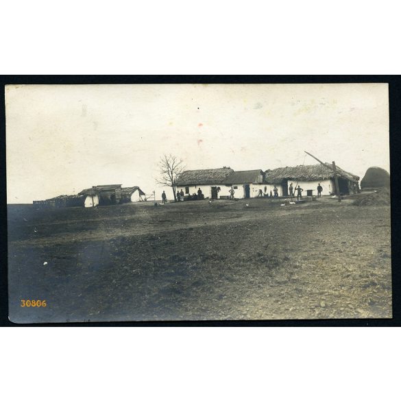 Hadigondozottak egy Debrecen környéki tanyán, 1. világháború, 1910-es évek. Eredeti fotó, papírkép, hátulján ragasztásnyom.  