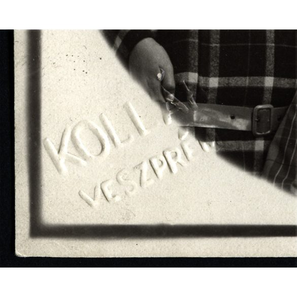 Kollár műterem, Veszprém, iskolás lányok matrózblúzban, copf, csoport, 1925, 1920-as évek. Eredeti fotó, papírkép, hátulján a lányok keresztneveivel.