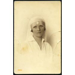   Kiss műterem, Szombathely, 'fehér keresztes Heim-nővér', orvos, kórház, Szabó Rózsi ápolónő, 1920-as évek, Eredeti fotó, papírkép, oldalain törésnyomok. 