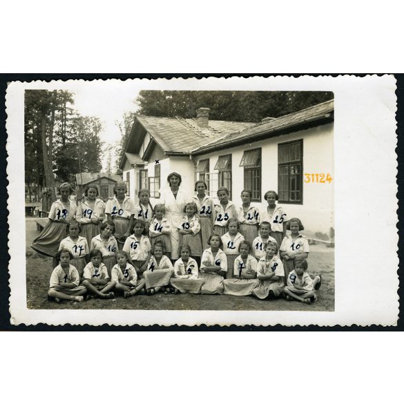 Farkasgyepű, Gyermekszanatórium lakói apácával, helytörténet, 1938, 1930-as évek, Eredeti fotó, papírkép a képen szereplők pontos névsorával.  