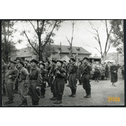   Fegyveres munkásőrök sorakoznak, Budapest, egyenruha, kommunista, 1950-es évek, Eredeti fotó, papírkép.  