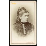 Ellinger műterem, Budapest, hölgy gyönyörű hajjal, elegáns ruhában, kereszttel 1870-es évek, Eredeti CDV, vizitkártya fotó. 