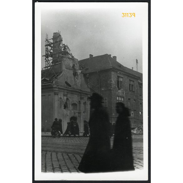 1956-os forradalom, Budapest, a szétlőtt Rókus kápolna, Rákóczi út,  Eredeti fotó, papírkép. 