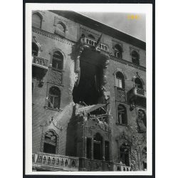   1956-os forradalom, Budapest, Üllői út 34, szétlőtt ház, bérház, utcakép. Eredeti fotó, papírkép.   