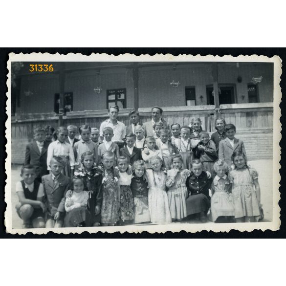 Osztálykép, Alacska, Borsod megye, régi falusi iskola, helytörténet, 1956,  1950-es évek, Eredeti fotó, papírkép.   