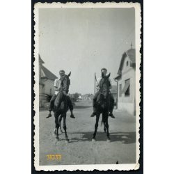   Fiúk lóháton, Alacska, Borsod megye, falurészlet, utcakép, helytörténet, 1950-es évek, Eredeti fotó, papírkép. 