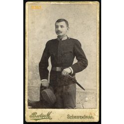   Bartos Malvin műterme, Székesfehérvár, katona egyenruhában, bajonettel, bajusz, 1890-es évek, Eredeti CDV, vizitkártya fotó.  