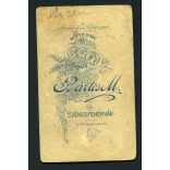 Bartos Malvin műterme, Székesfehérvár, katona egyenruhában, bajonettel, bajusz, 1890-es évek, Eredeti CDV, vizitkártya fotó.  