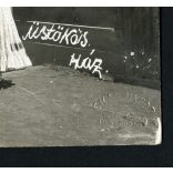 Skarbinecz fényképész, Mezőkövesd, Borsod megye, lányok matyó népviseletben, Üstökös ház, , játék,  helytörténet, 1930-as évek, Eredeti fotó, jelzett papírkép.  