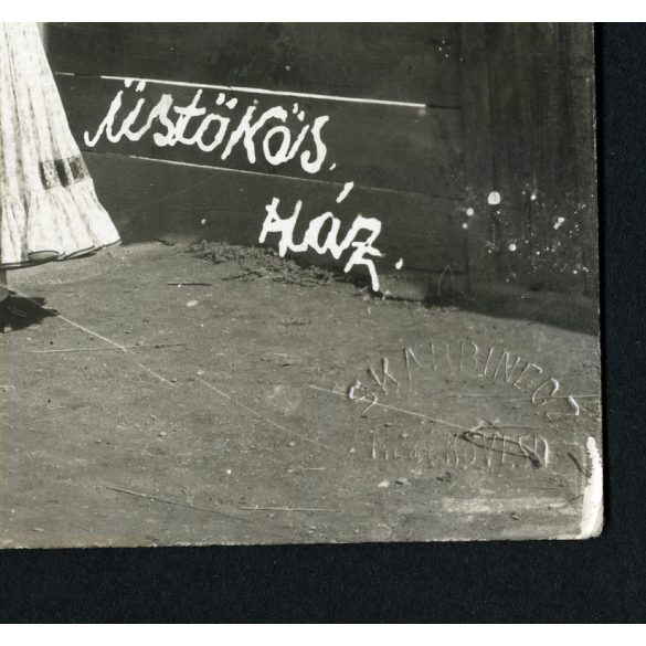 Skarbinecz fényképész, Mezőkövesd, Borsod megye, lányok matyó népviseletben, Üstökös ház, , játék,  helytörténet, 1930-as évek, Eredeti fotó, jelzett papírkép.  