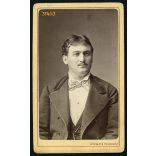 Kózmata Ferenc műterme, Pest, elegáns férfi portréja, bajusz, 1870-es évek, Eredeti CDV, vizitkártya fotó.  
