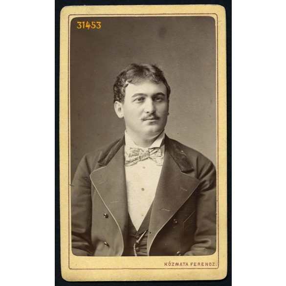 Kózmata Ferenc műterme, Pest, elegáns férfi portréja, bajusz, 1870-es évek, Eredeti CDV, vizitkártya fotó.  