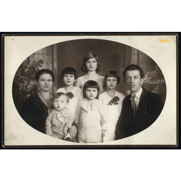 Vidovits műterem, Kunhegyes, Jász-Nagykun-Szolnok megye, család portréja, helytörténet, 1920-as évek, Eredeti fotó, pecséttel jelzett papírkép.   