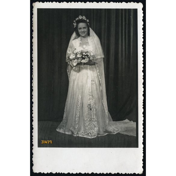 Mohai Irén fényképészete, Újpest (Budapest), menyasszony portréja, esküvő, ünnep, helytörténet, 1947, 1940-es évek, Eredeti fotó, pecséttel jelzett papírkép. 