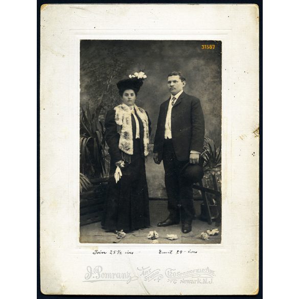 Pomranz műterem, Newark, USA, amerikába emigrált magyar pár portréja, 'Irén 25 1/2 éves, Emil 29 éves', 1900-as évek, Eredeti nagyméretű (!) kabinetfotó.   