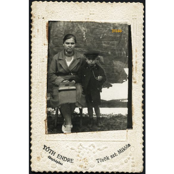 Tóth Endre fényképész Törökszentmiklós, anya fiával, portré, helytörténet, 1920-as évek, Eredeti kartonra kasírozott fotó.  