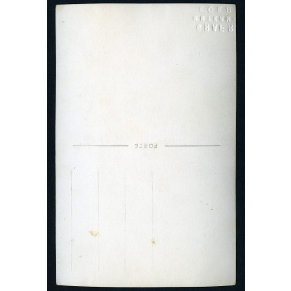Graf Rudolf műterme, Eger, fiú magyaros ruhában, népviselet, karikás ostor, kalap, helytörténet,  1930-as (?) évek, Eredeti fotó, mélynyomóval jelzett papírkép.  