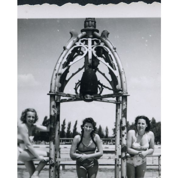 Csinos hölgyek a mólón, Siófok, Balaton, fürdőruha, strand, nyaralás, Somogy megye, 1938, 1930-as évek, Eredeti fotó, papírkép.  
