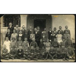   Varjas tanyasi iskola első osztálya, Erdély Bánság, Varga Imre tanító úr, iskola, Temes megye, helytörténet, 1928, 1920-as évek, Eredeti fotó, papírkép.   