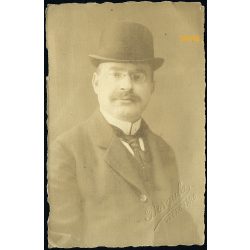   Borgula műterem, Szekszárd, elegáns úr kalapban, bajusz, cvikker, portré, 1910-es évek, Eredeti fotó, papírkép.   
