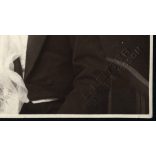 Reitter műterem, Moson, esküvői portré, menyasszony, vőlegény, házasság, ünnep, virág, helytörténet, 1920-as évek, Eredeti fotó, mélynyomóval jelzett, papírkép, alsó sarka sérült. 