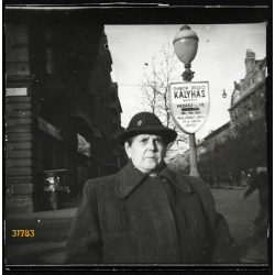   Utcakép reklámtáblával, Budapest, Gábor Dezső kályhás reklámtáblája, Belváros, Bajcsy-Zsilinszky út, Podmaniczky Frigyes tér, 1930-as évek, Eredeti fotó, papírkép. 