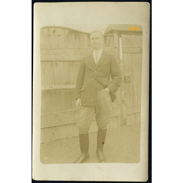 Tard, férfi csizmában, nyakkendőben, Borsod megye, helytörténet, 1925, 1920-as évek, Eredeti fotó, papírkép.  