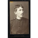 Ellinger Ede és Testvére műterem, Budapest, magyar katona egyenruhában, portré, bajusz, 1870-es évek, Eredeti CDV, vizitkártya fotó gyönyörű hátlappal. 