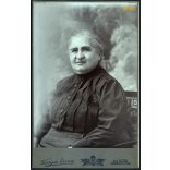 Karger műterem, Lugos, Erdély, elegáns idős hölgy portréja, festett háttér, 1900-as évek, Eredeti kabinetfotó. 