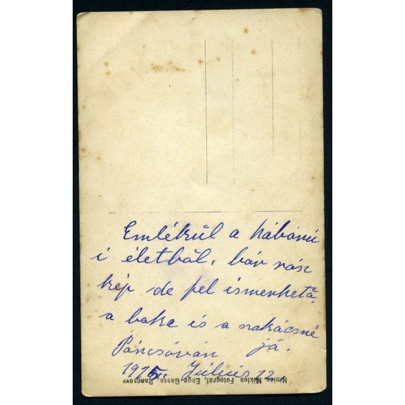 Ninics műterem, Pancsova, Vajdaság, Bánság, katona szakácsnéjával, egyenruha, bajusz, 1. világháború, festett háttér, 1915, 1910-es évek, Eredeti fotó, papírkép. 