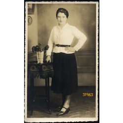   Angelo műterem, Brassó, Erdély, elegáns hólgy virágokkal, portré, helytörténet, 1930, 1930-as évek, Eredeti fotó, papírkép.  