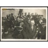 Budapest Székesfővárosi Közlekedési Részvénytársaság (BSZKRT) dolgozói utaznak, kártyáznak egy ladikban, egyenruha, jármű, közlekedés, 1930-as évek, Eredeti fotó, papírkép.  